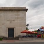 Reichsadler an der Fassade eines Gebäudes aus dem Dritten Reich