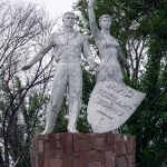 Denkmal Frieden besiegt Krieg