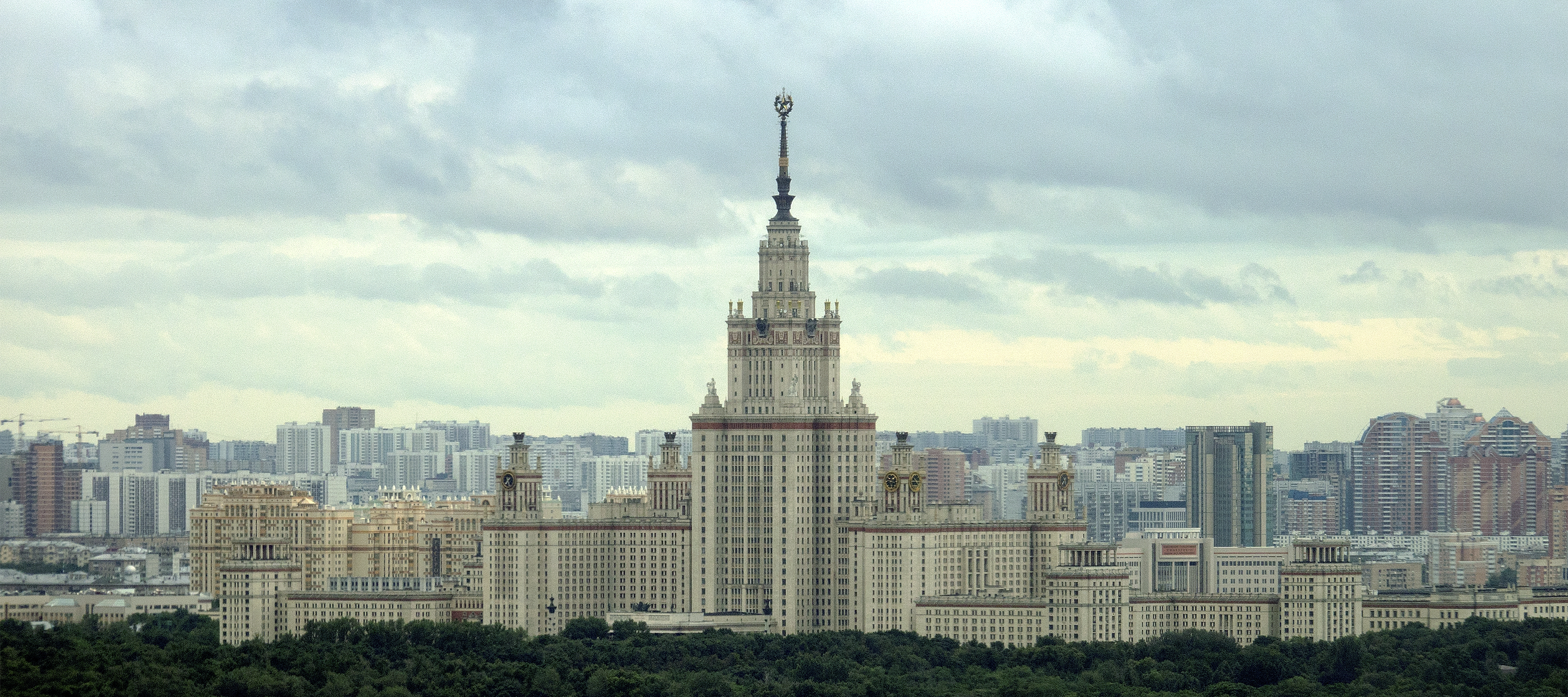 Hauptgebäude der Lomonossow-Universität in Moskau