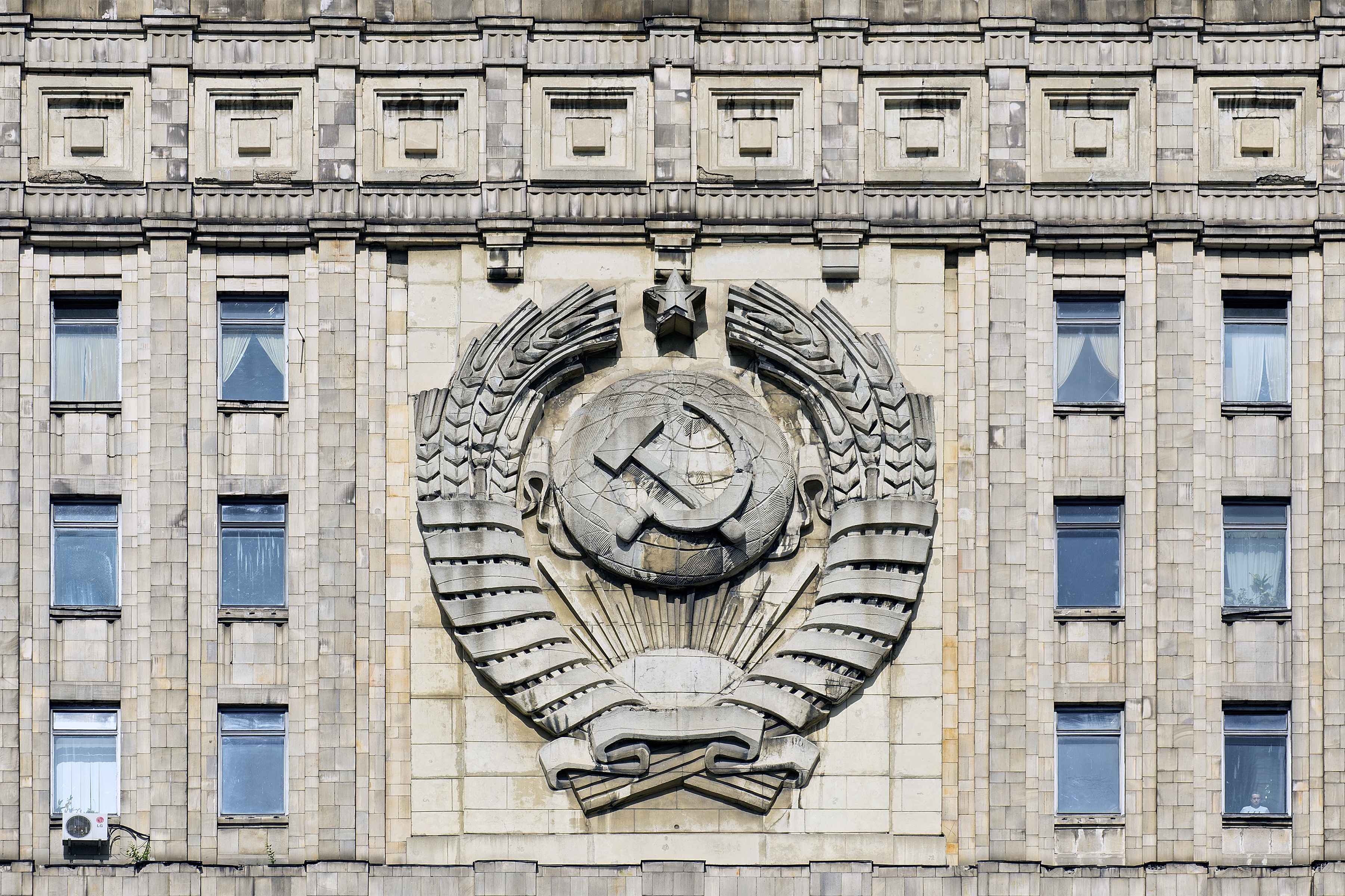 Staatswappen der Sowjetunion am Gebäude des Außenministeriums in Moskau