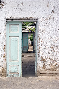 Blick in einen mehrfach geschachtelten Familienhof in der Altstadt Taschkents